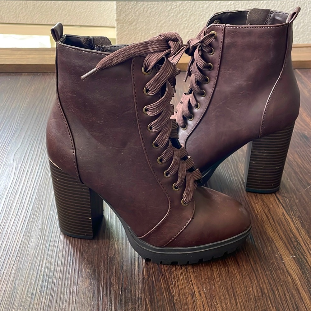 Brown “Soda” laced boots with heel and zipper